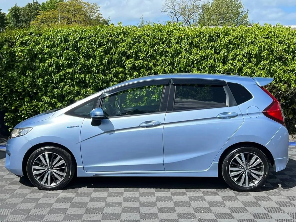 Honda Fit SPORT 1.5 HYBRID AUTO // DIAMOND CUT ALL - Image 3