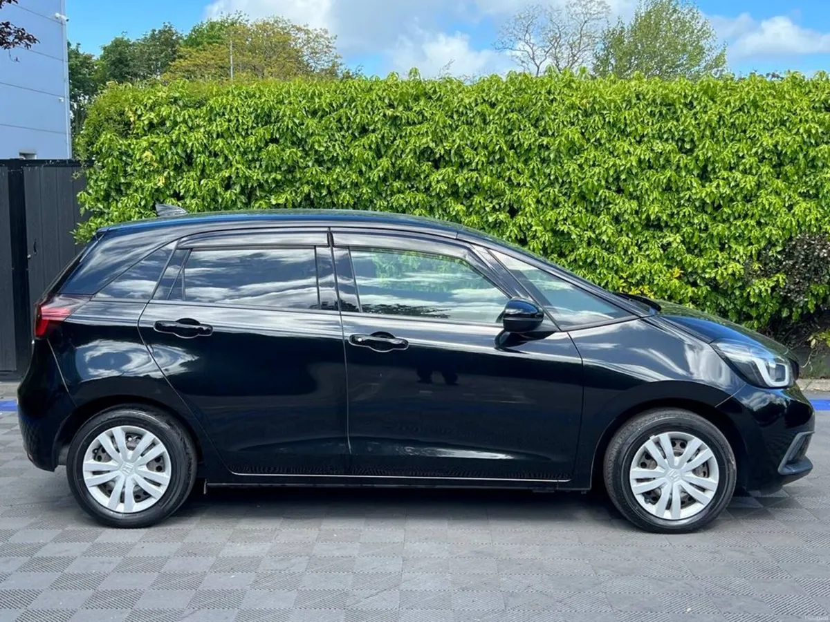 Honda Fit 1.5 HYBRID AUTO // REVERSE CAMERA // AIR - Image 2