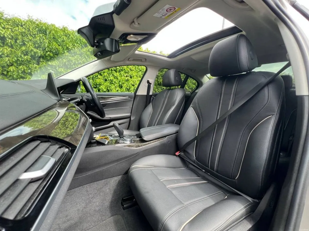 BMW 5-Series 523d LUXURY LINE 2.0 D AUTO // OPENIN - Image 2