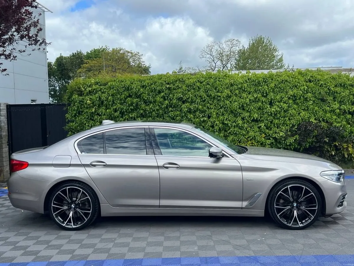 BMW 5-Series 523d LUXURY LINE 2.0 D AUTO // OPENIN - Image 3