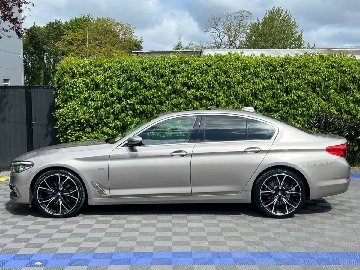 BMW 5-Series 523d LUXURY LINE 2.0 D AUTO // OPENIN - Image 4