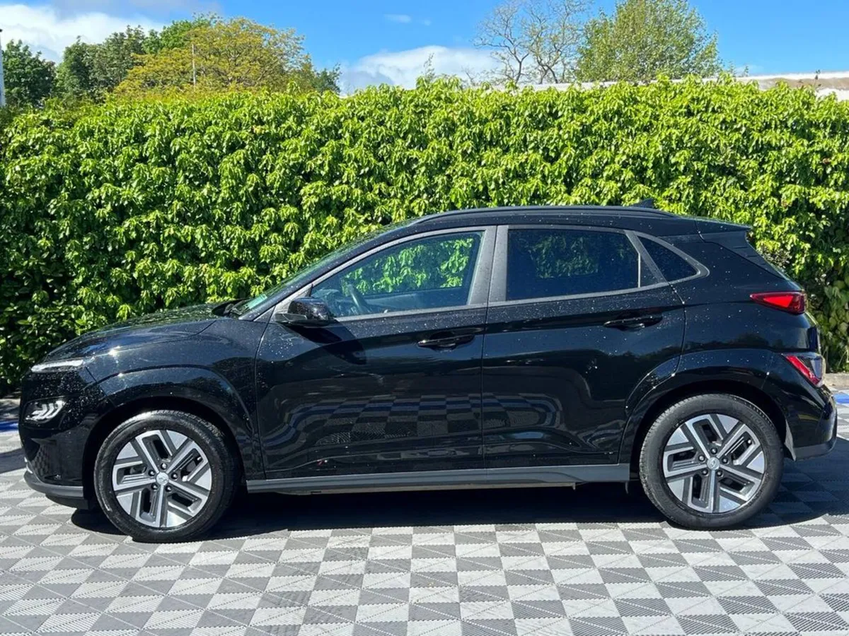 Hyundai KONA PREMIUM EV 65KWH // APPLE CARPLAY/AND - Image 3