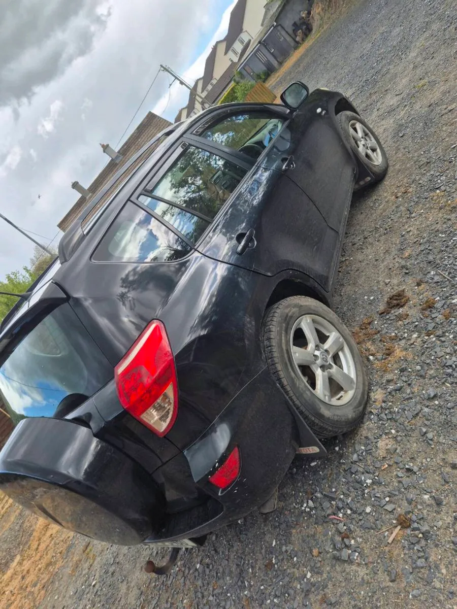 Toyota RAV4 - Image 2