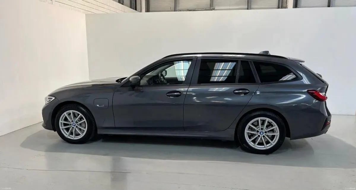 BMW 3 Series 330e Pro - Image 4