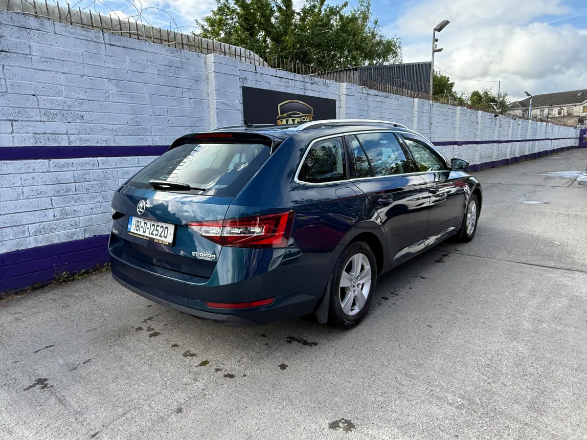Skoda Superb 2018 - Image 5