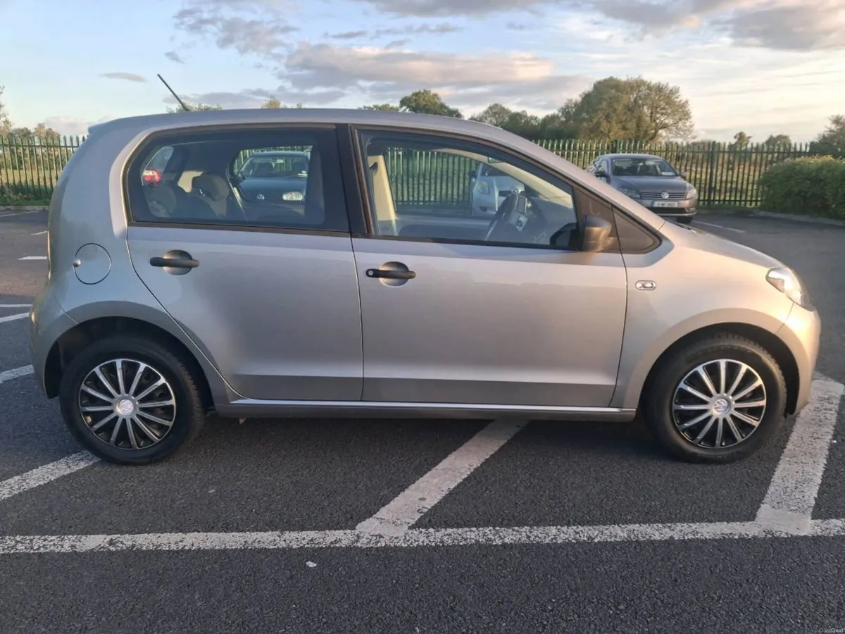 Vw Up 1.0 manual low Km's - Image 4