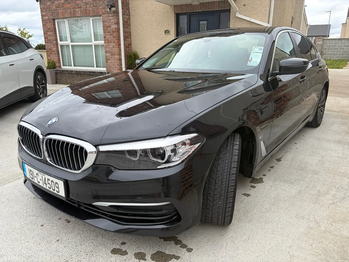 2019 BMW 530e Leather - Image 2