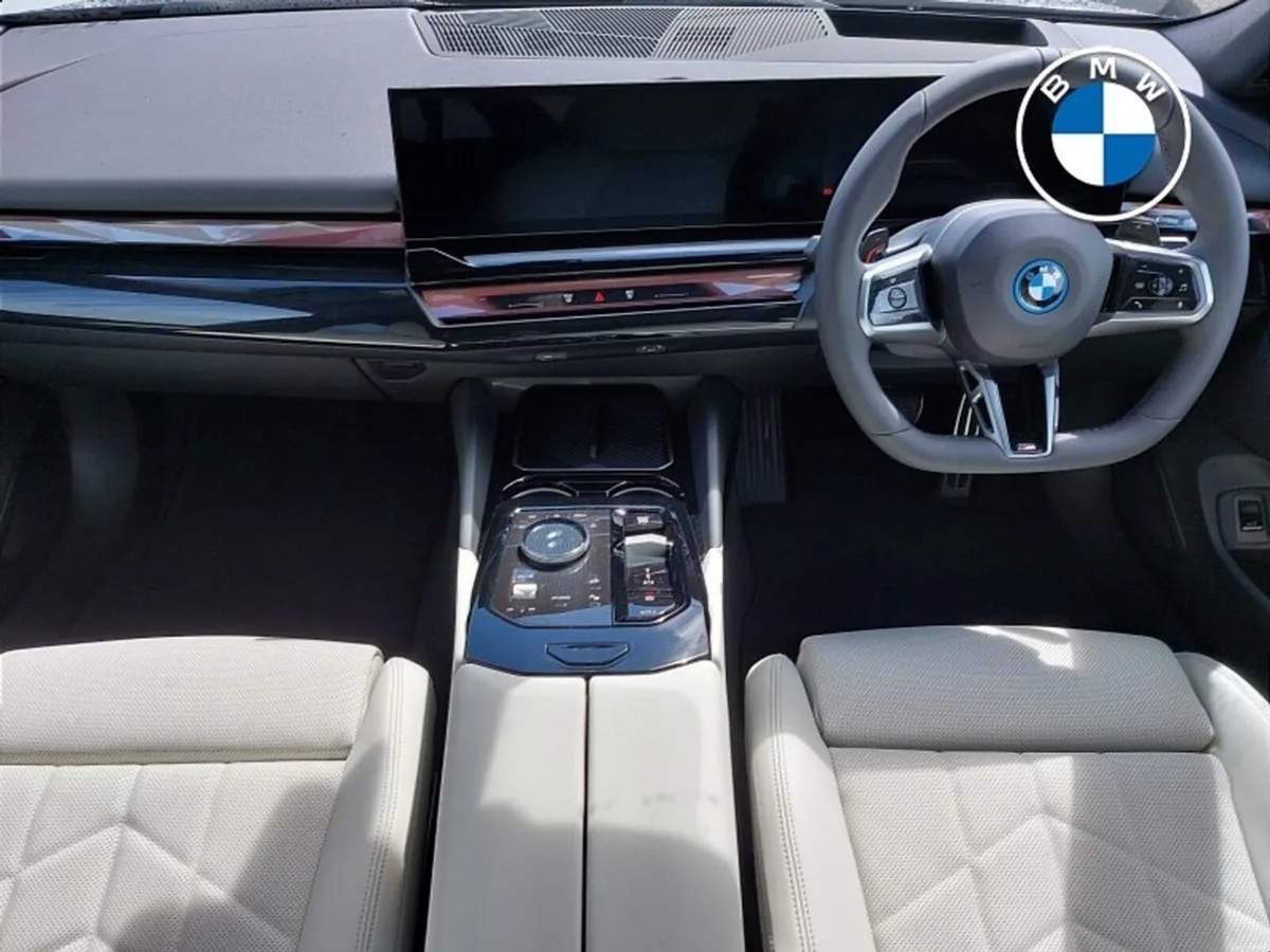 BMW 5-Series 530e M Sport Pro - Image 4