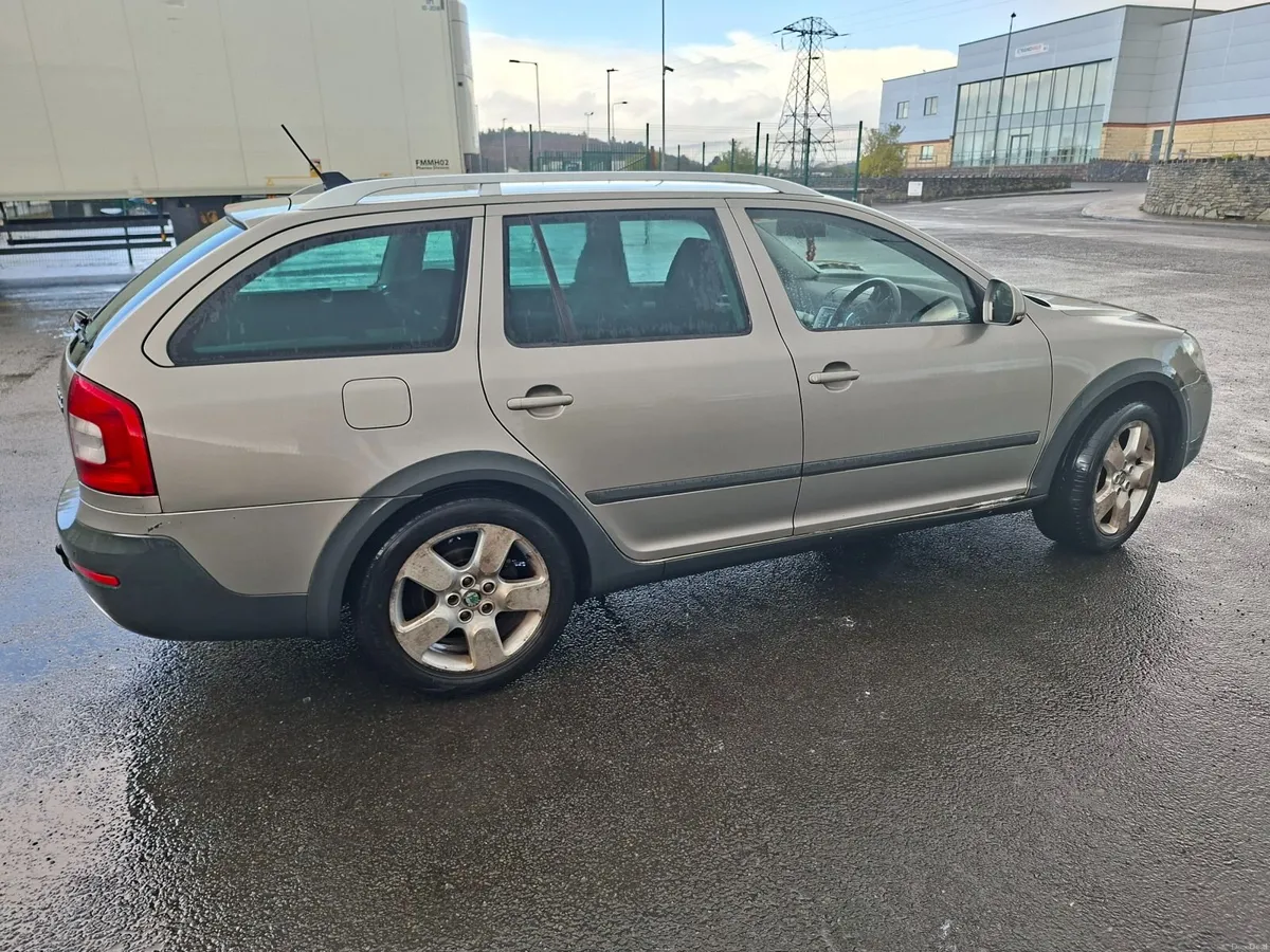 Skoda Octavia 2012 - Image 2