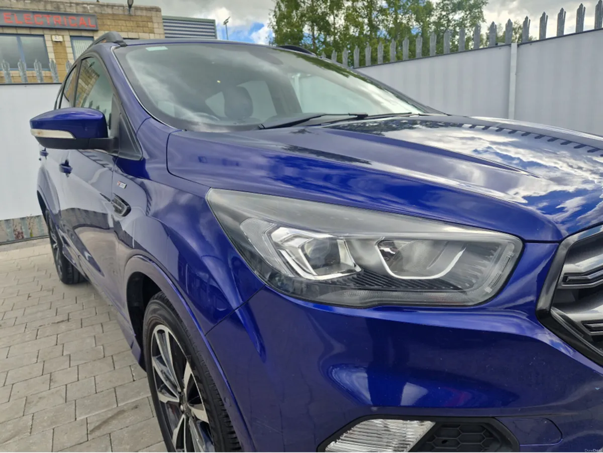 Ford Kuga 1.5 TDCI 120PS FW FWD 4DR ST-LINE - Image 2