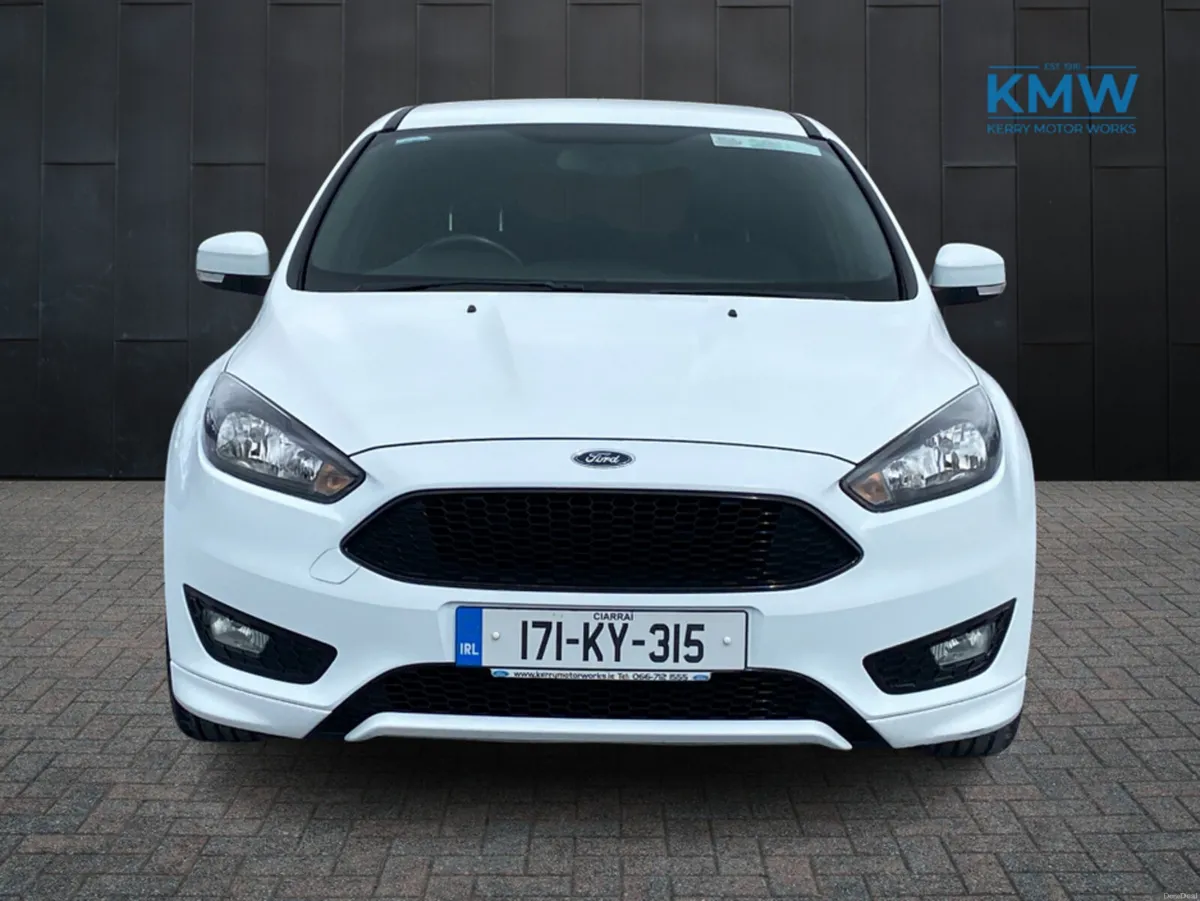 Ford Focus ST-LINE 1.5 TD 120PS..Camera/ One Owner - Image 3