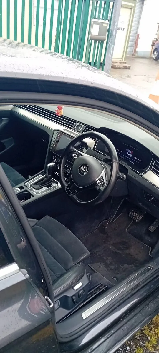 Volkswagen Passat 2019 - Image 3