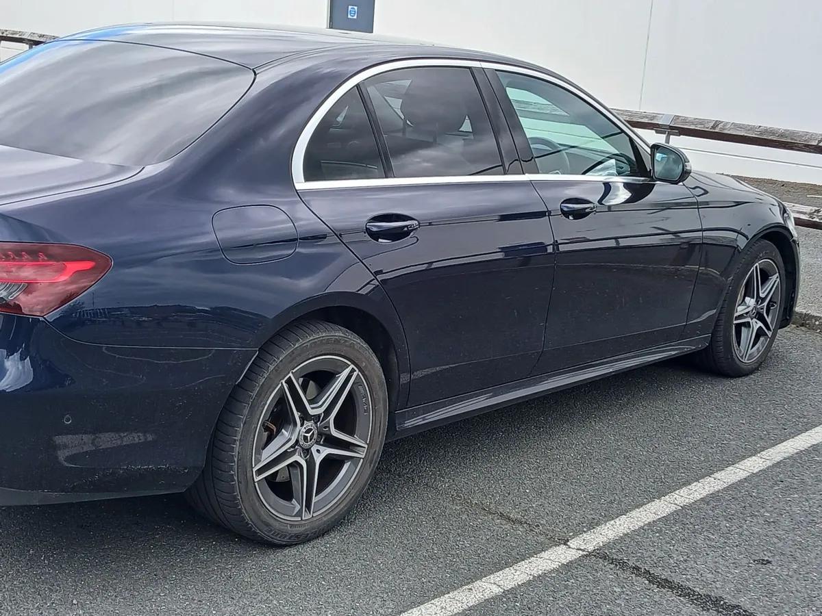 Mercedes-Benz E-Class 2022 - Image 4