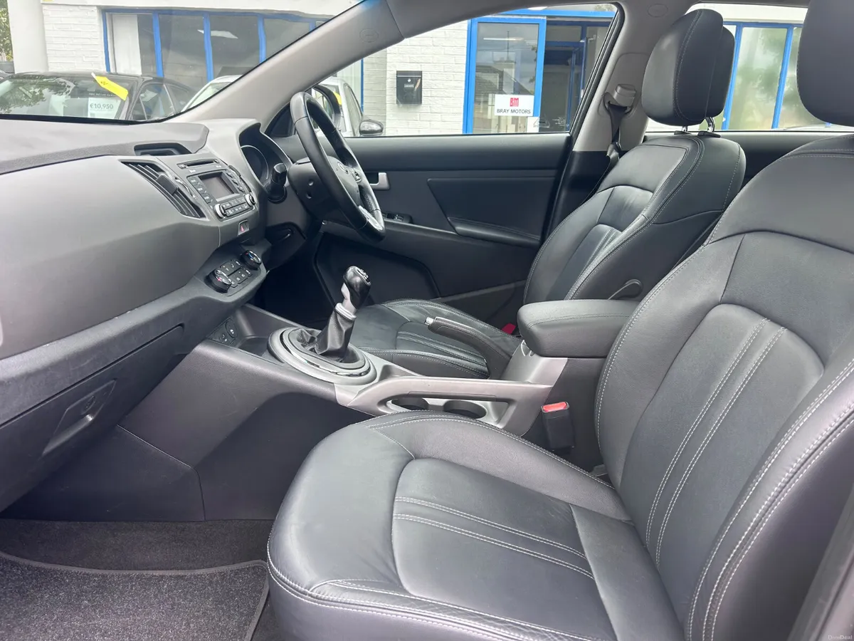 2015 KIA SPORTAGE 1.7d EXL LOW KMS PAN ROOF - Image 4
