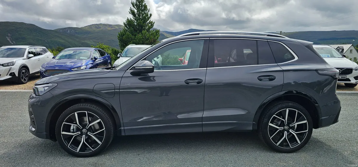 Volkswagen Tiguan R-Line PHEV 2025 Plug in Hybrid - Image 3