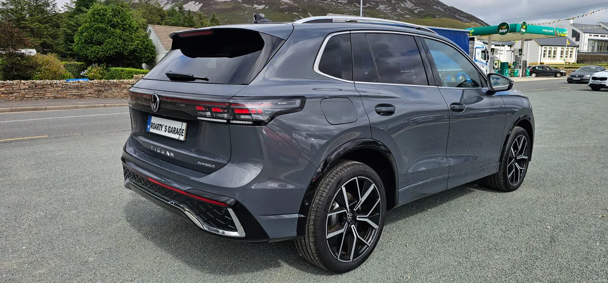 Volkswagen Tiguan R-Line PHEV 2025 Plug in Hybrid - Image 6