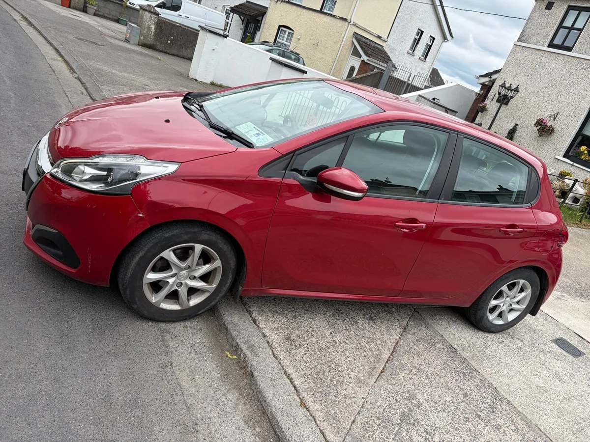 Peugeot 208 - Image 4