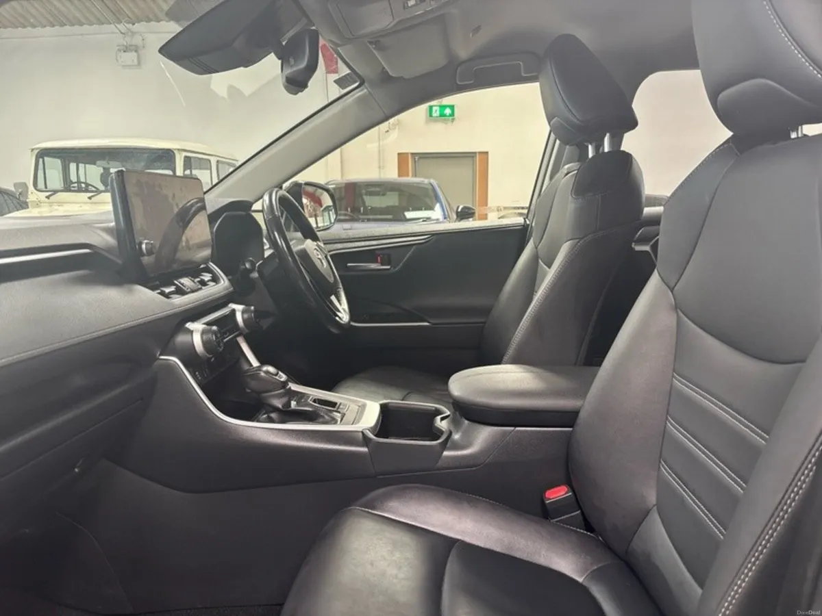 Toyota RAV4 HYBRID SOL 4DR AUTO - Image 6