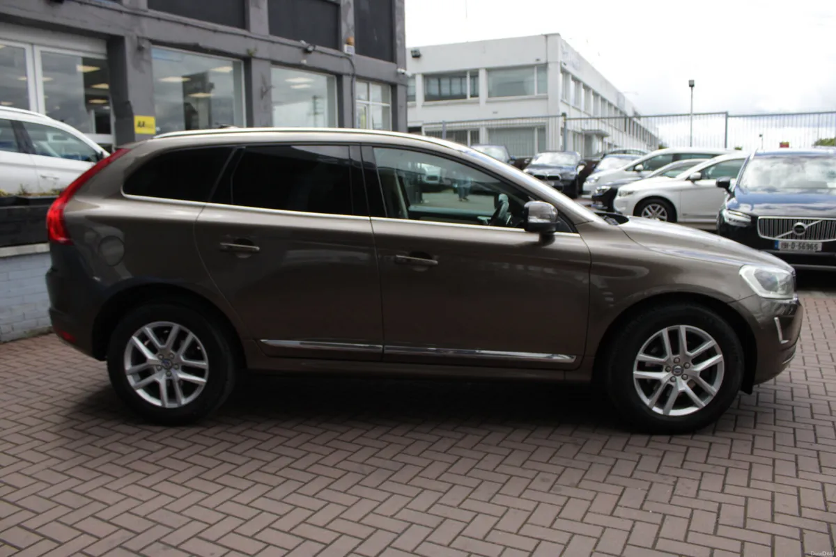 2017 VOLVO XC60 - Image 3