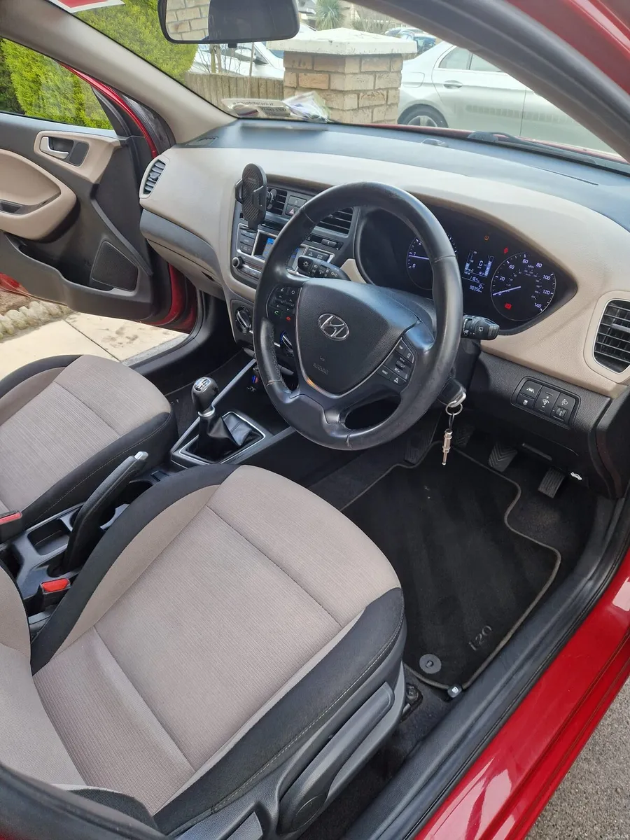Hyundai i20 2015 - Image 2