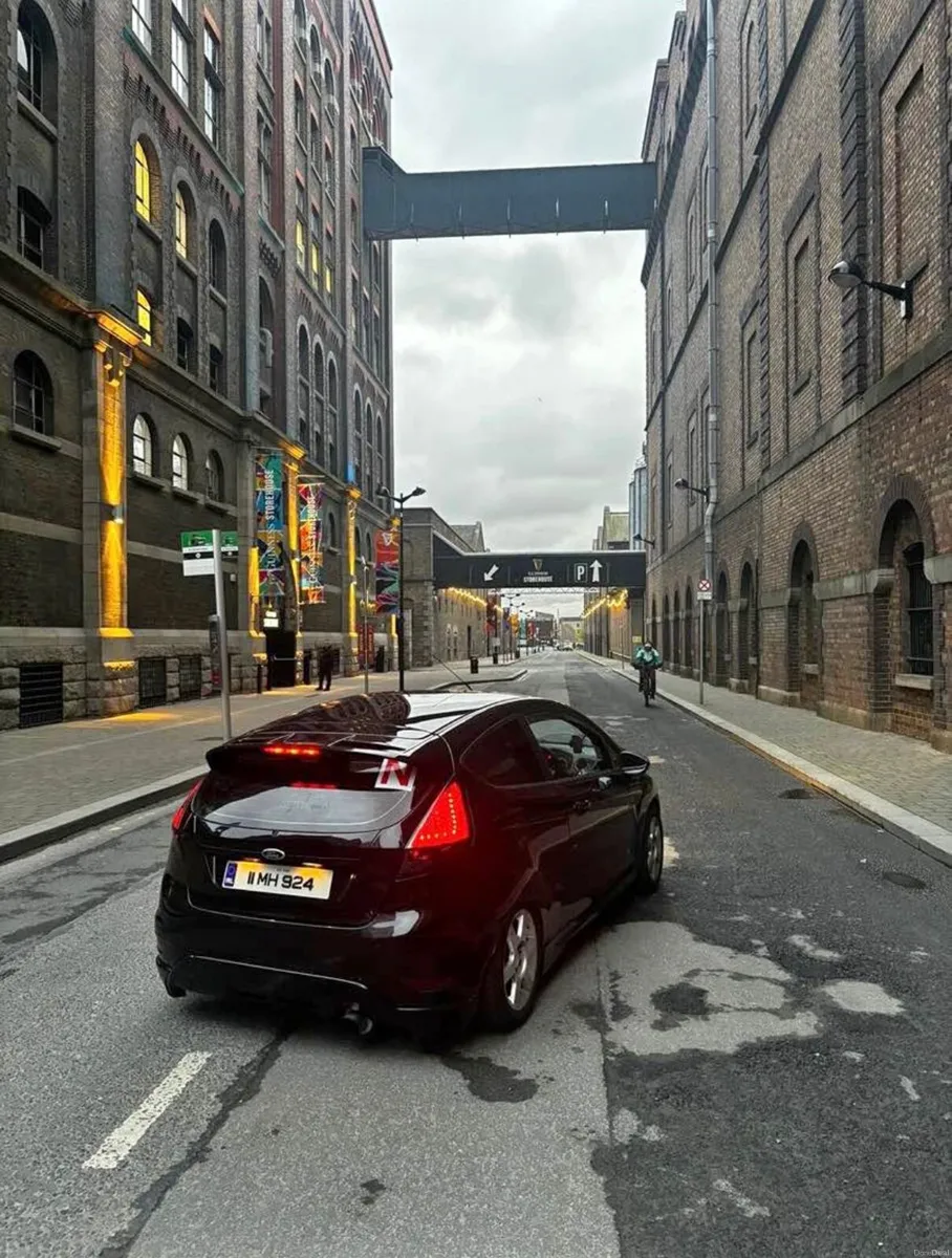 2011 ford fiesta - Image 2