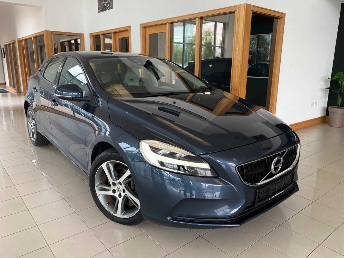 Volvo V40 2016 D2 (120hp) Momentum Edition Auto - Image 1