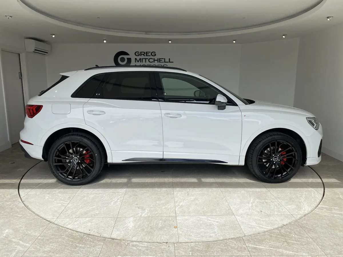 Audi Q3 2023 - Image 4