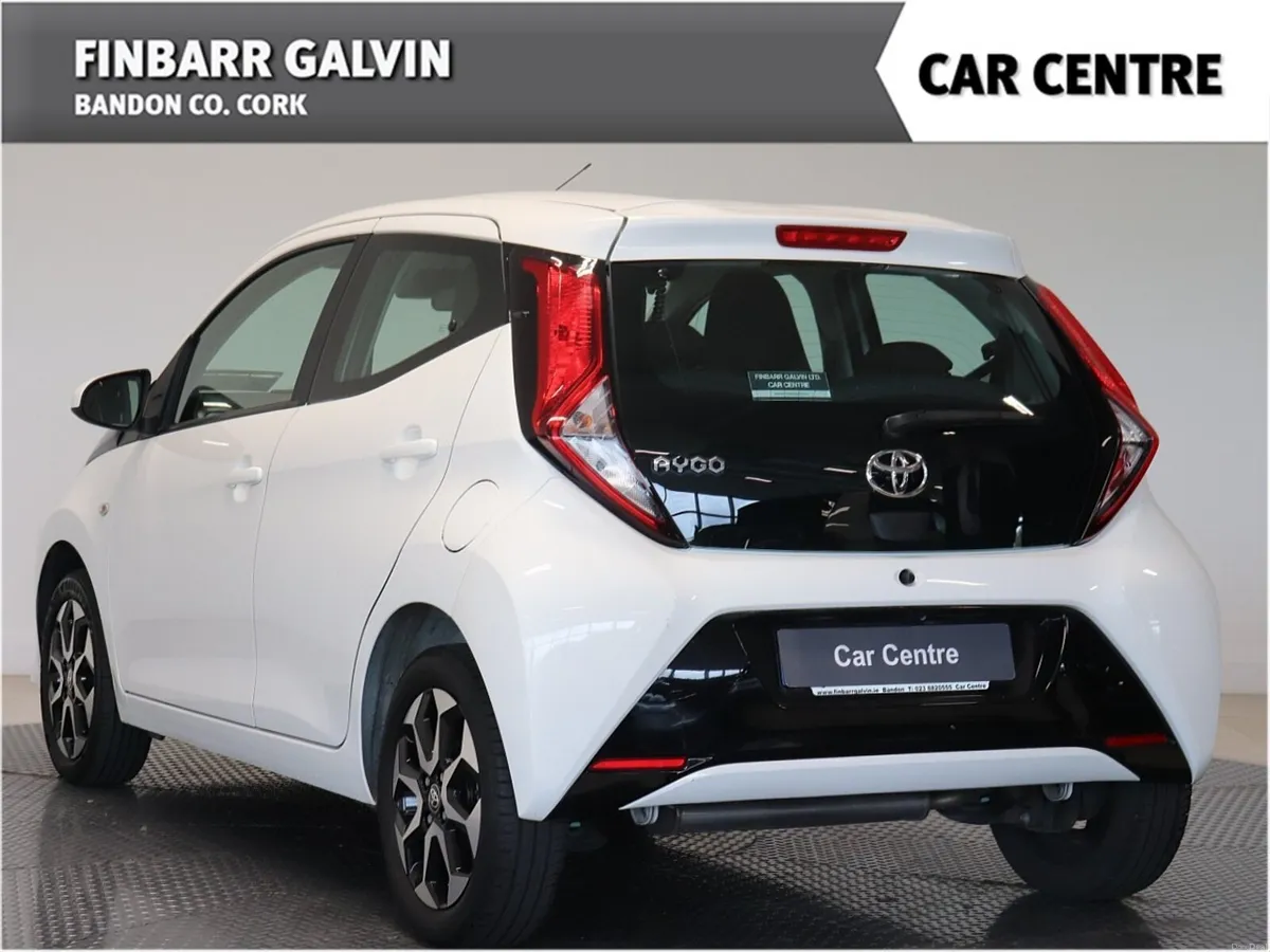 Toyota Aygo 1.0 VVT-i x-play Smartphone - Image 2