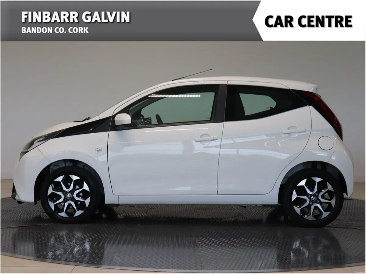 Toyota Aygo 1.0 VVT-i x-play Smartphone - Image 3