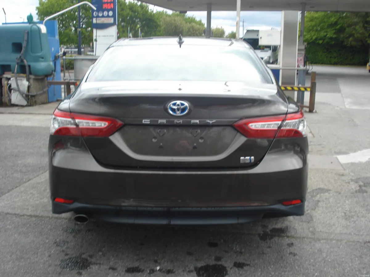 2020 Toyota Camry 2.5 Hybrid - Image 6