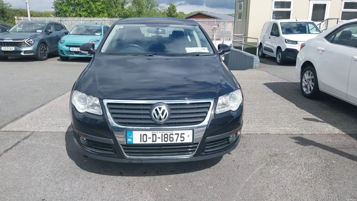 Volkswagen Passat 2010 - Image 2