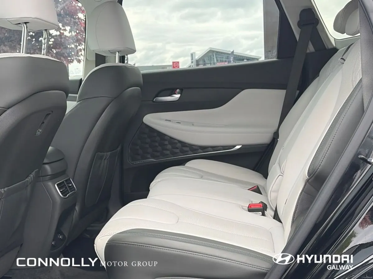 Hyundai Santa Fe 1.6 PHEV 4WD Executive Plus Auto - Image 6