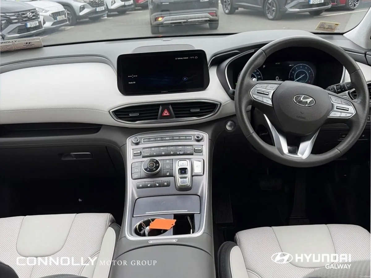 Hyundai Santa Fe 1.6 PHEV 4WD Executive Plus Auto - Image 4