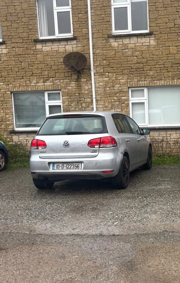 Volkswagen Golf 2010 - Image 2