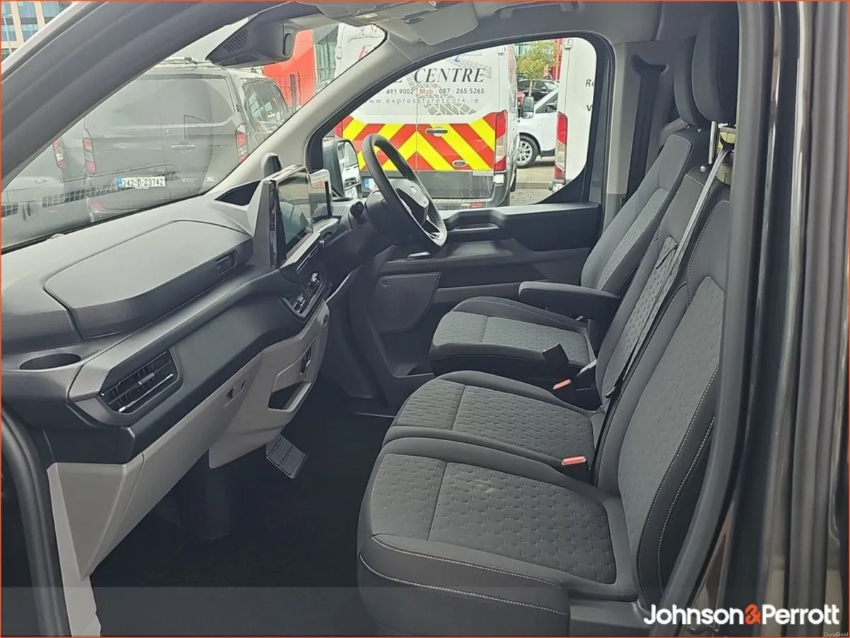 Ford Tourneo Custom Limited PHEV Long Wheelbase - Image 3
