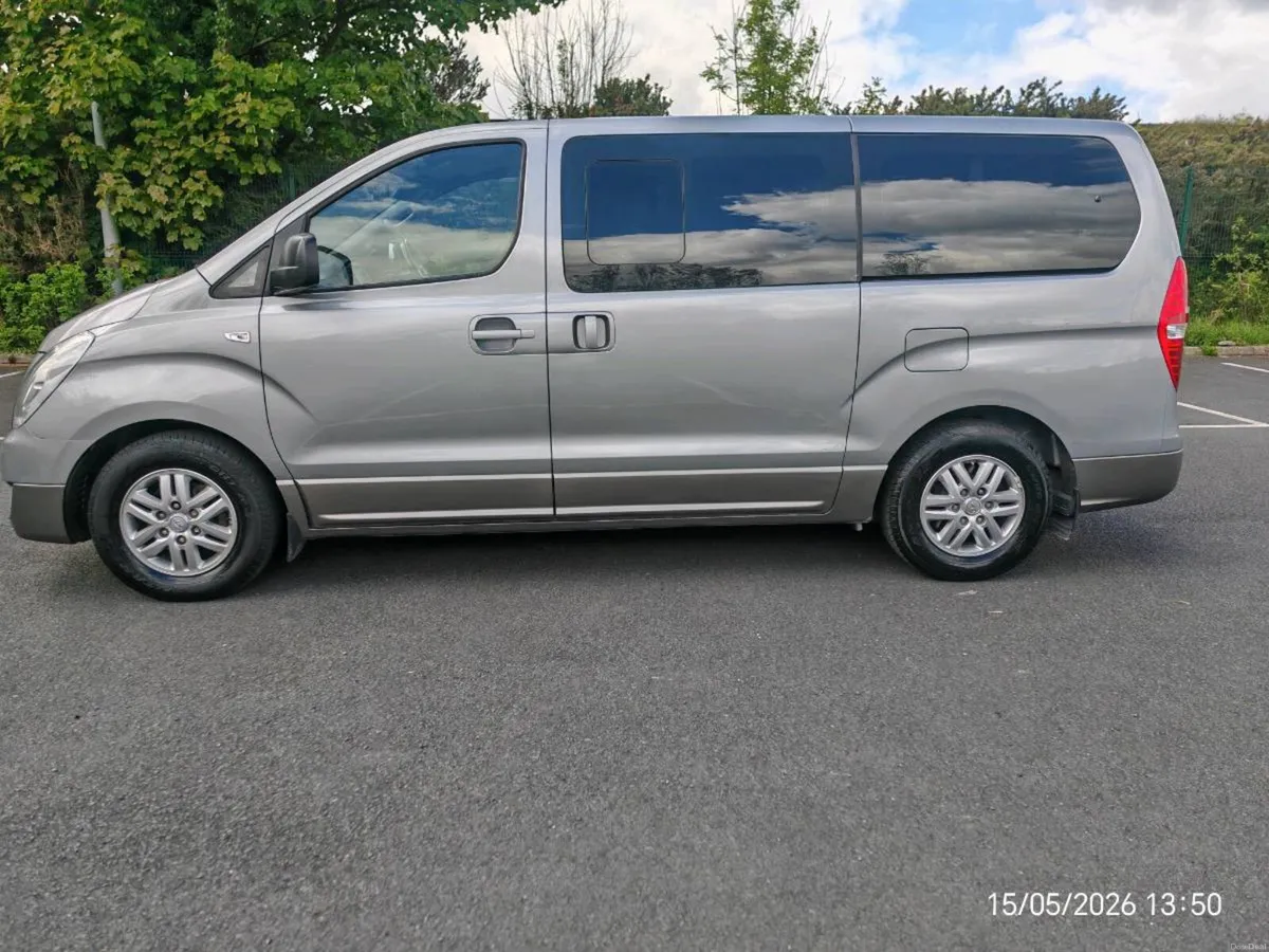 2017 HYUNTAI i800 SE CRDI MONTANA 8-SEATER - Image 3