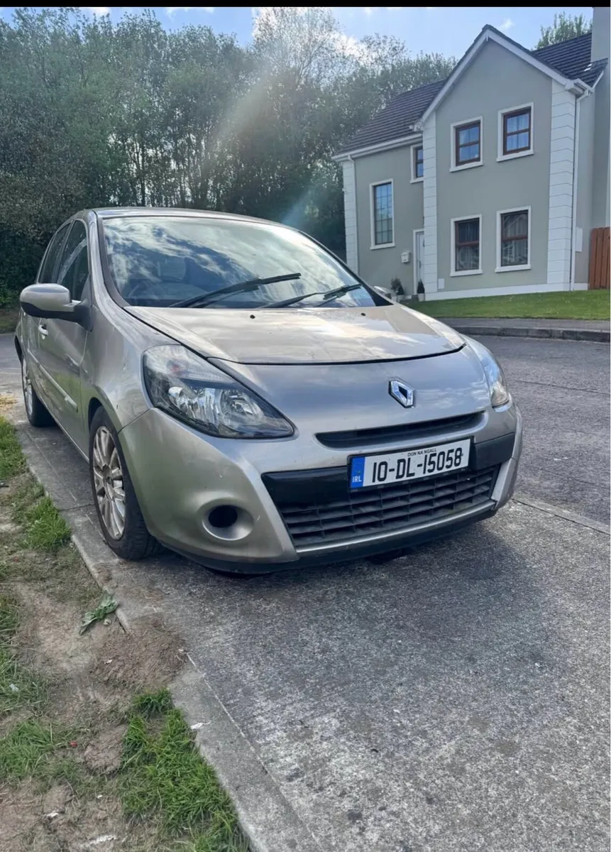 Renault Clio 2010 - Image 1
