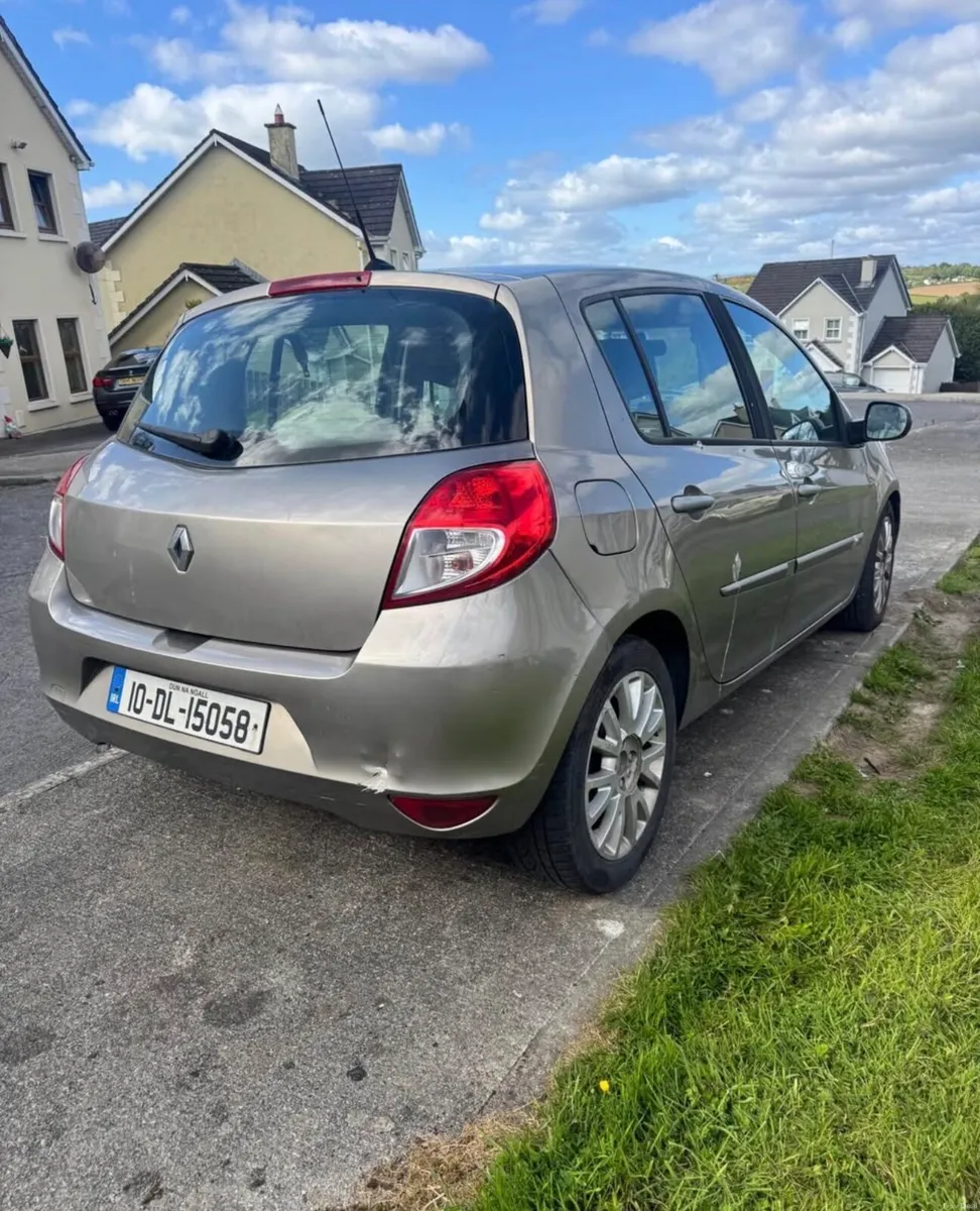 Renault Clio 2010 - Image 2