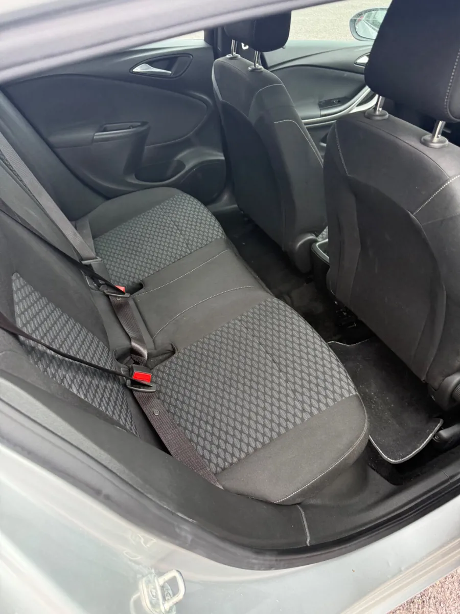 Opel Astra 2021 - Image 3