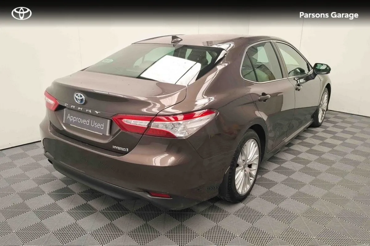 Toyota Camry HYBRID PLATINUM 4DR AUTO - Image 2
