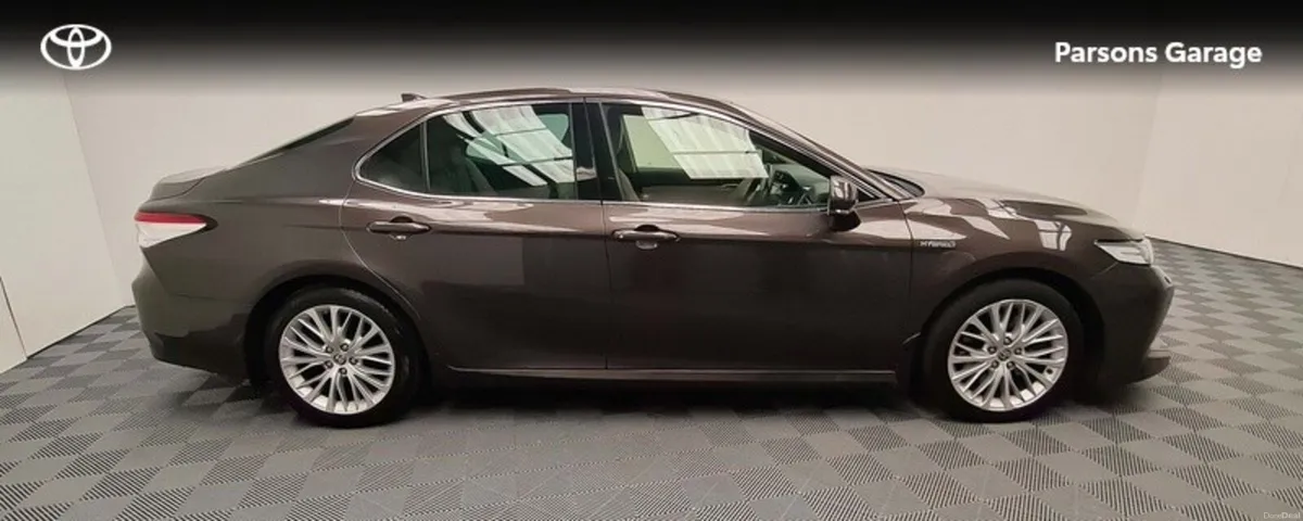 Toyota Camry HYBRID PLATINUM 4DR AUTO - Image 3
