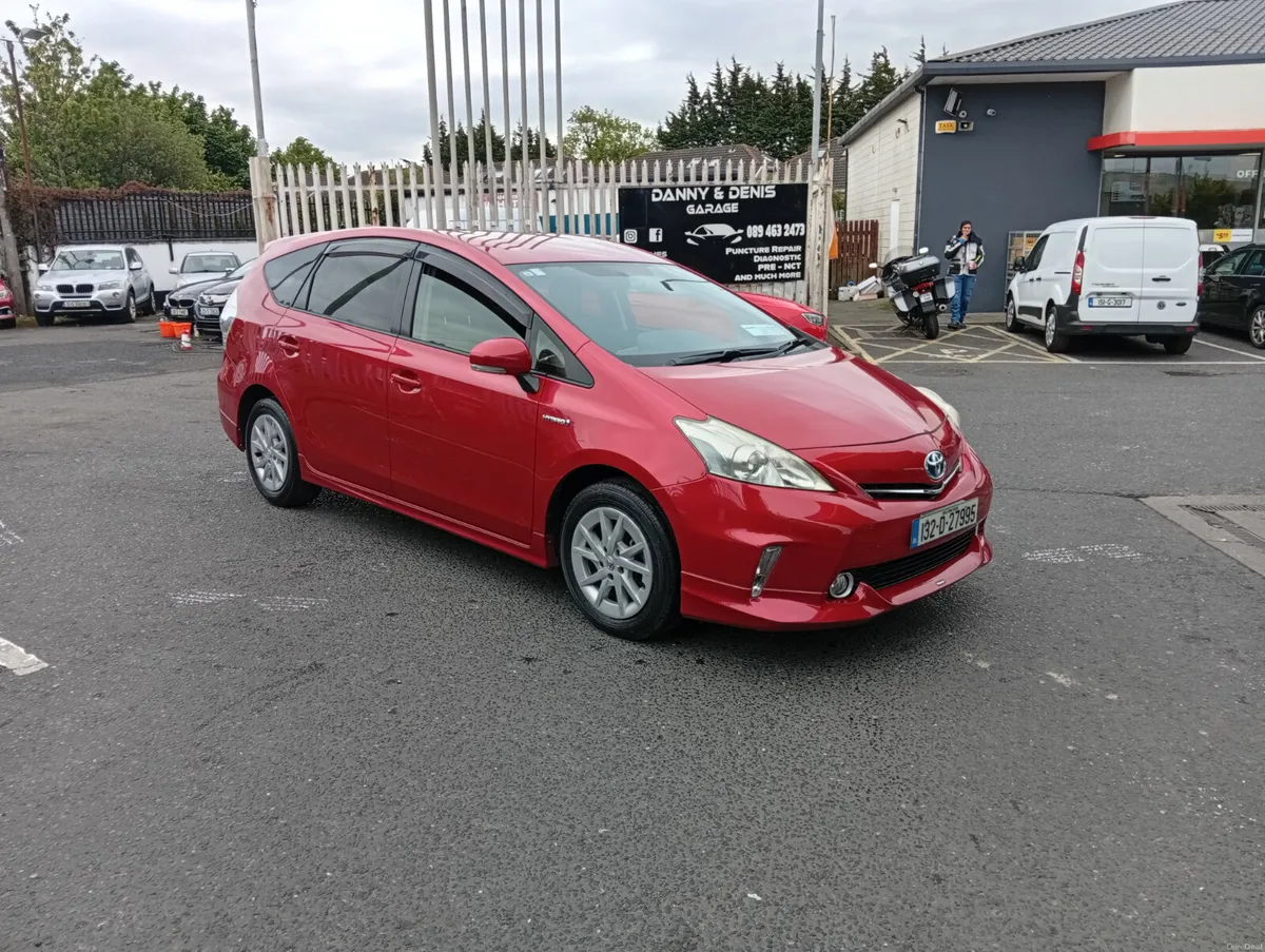 Toyota Prius hybrid 7 seater - Image 1