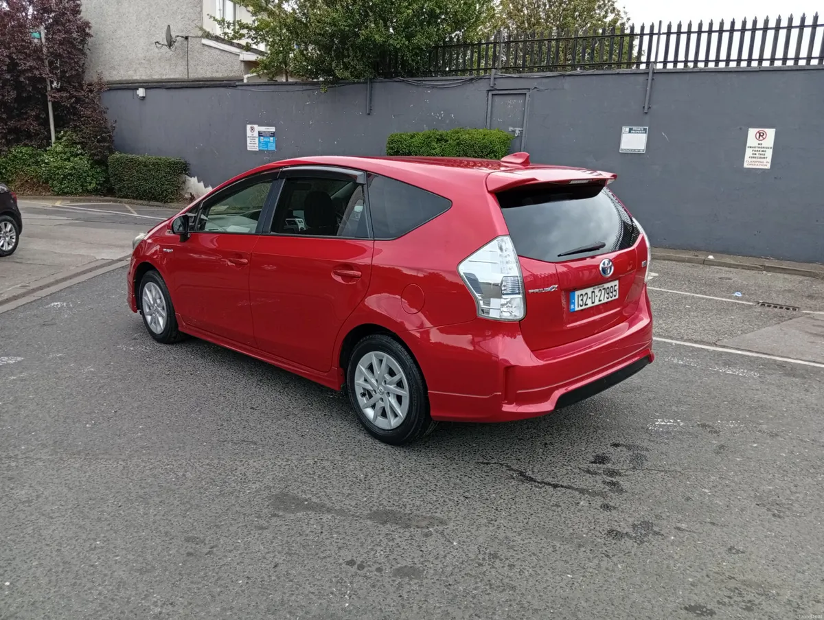 Toyota Prius hybrid 7 seater - Image 4