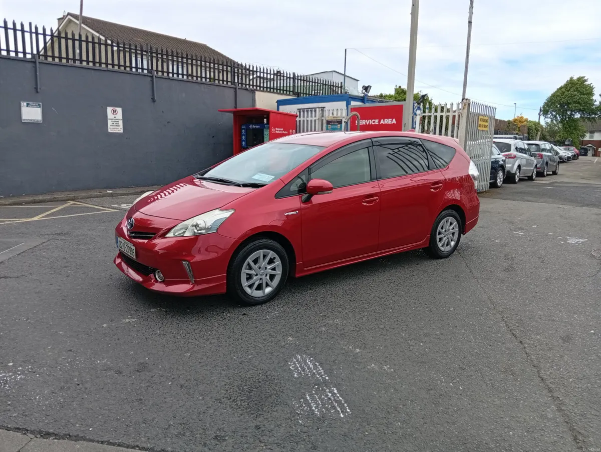 Toyota Prius hybrid 7 seater - Image 3