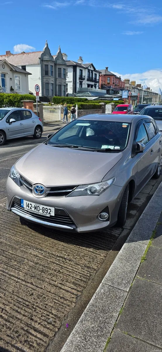 Toyota Auris 2014 - Image 2