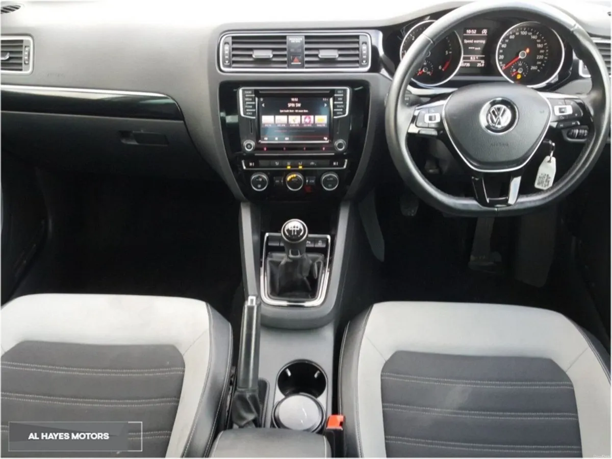 Volkswagen Jetta **HIGHLINE**2.0 TDI 110BHP - Image 2