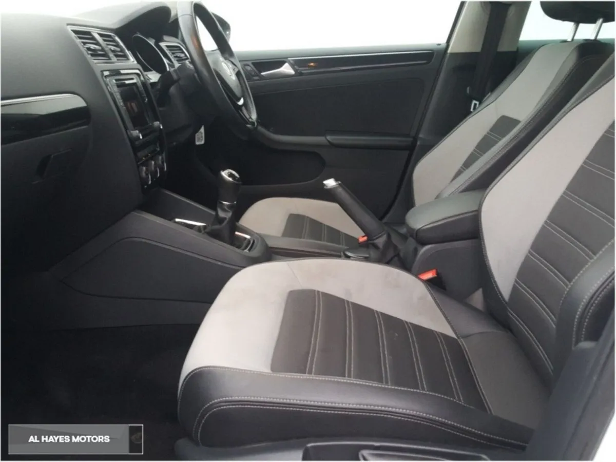 Volkswagen Jetta **HIGHLINE**2.0 TDI 110BHP - Image 4