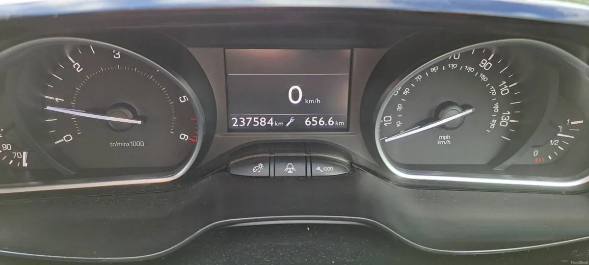 Peugeot 208 eHDI 1.5L Diesel - Image 2