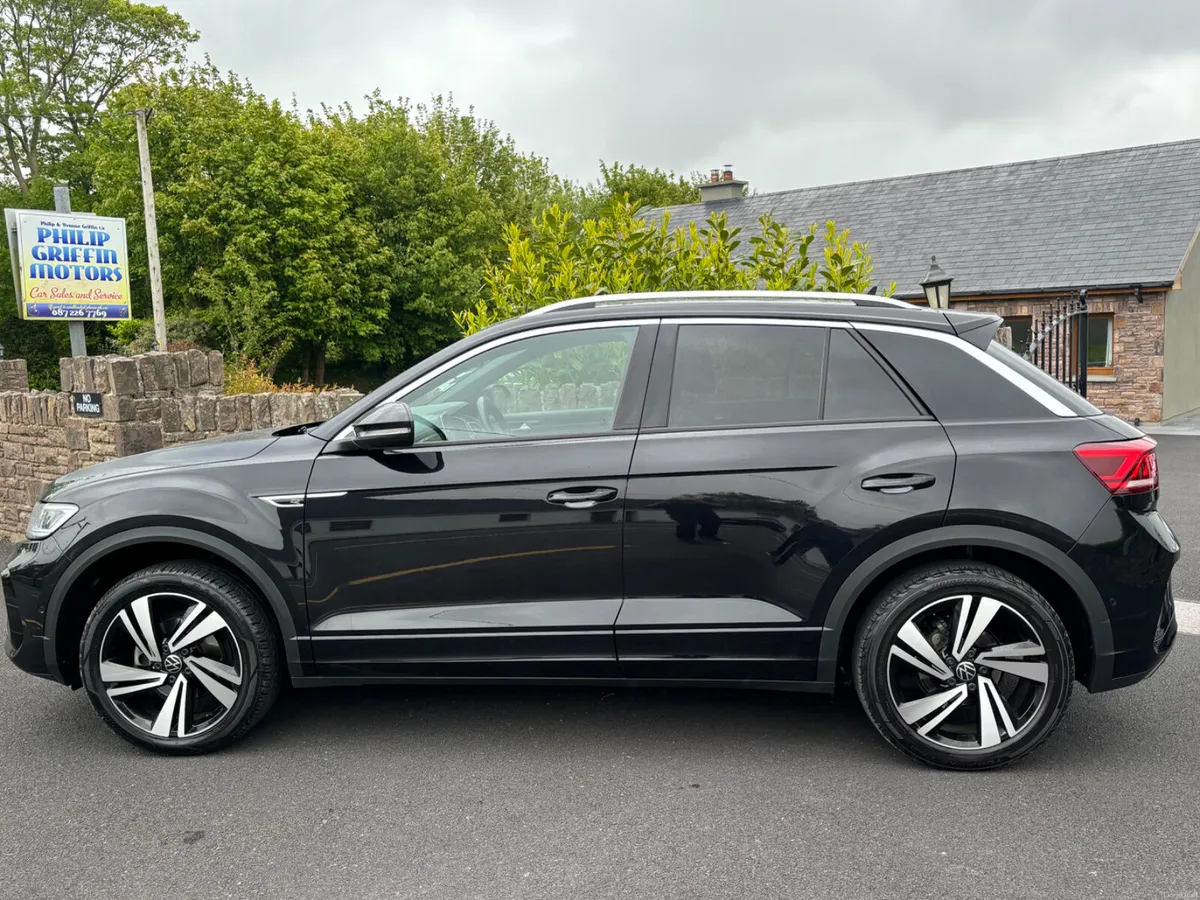 T-ROC  R-LINE 2.0 TDI only 34000kms with Pan Roof - Image 4