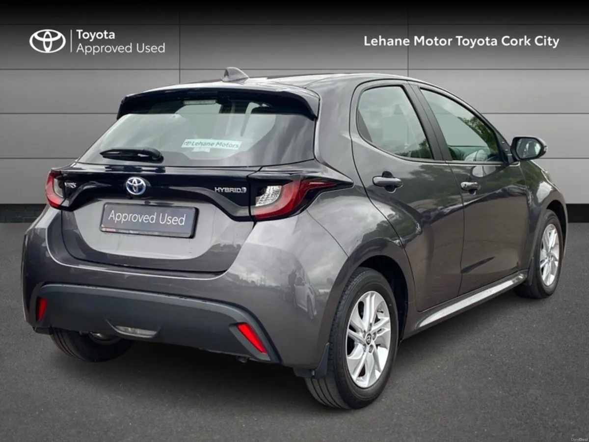 Toyota Yaris YARIS 1.5 HYBRID LUNA - Image 2